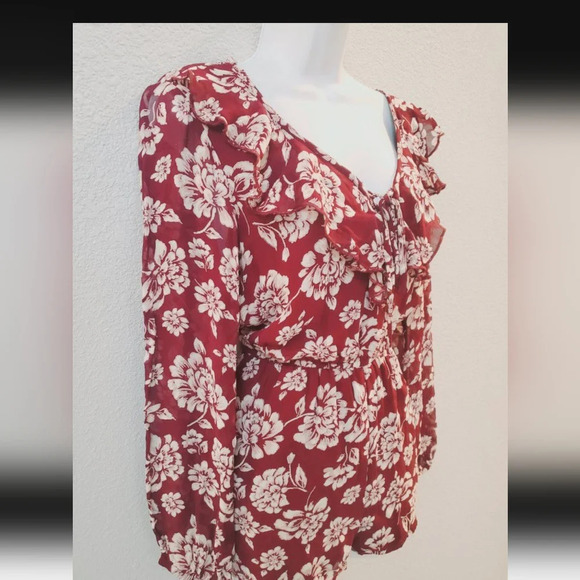 💚5/$25 Band of Gypsies Red & White Floral Boho Long Sleeve Romper Size Small - Picture 4 of 7